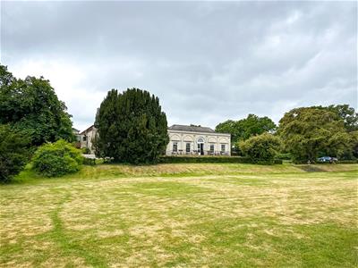 OUTSIDE - COMMUNAL GARDENS